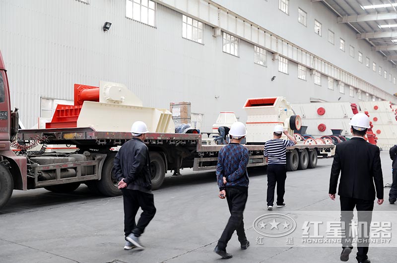 客戶參觀紅星機(jī)器碎石機(jī)車間